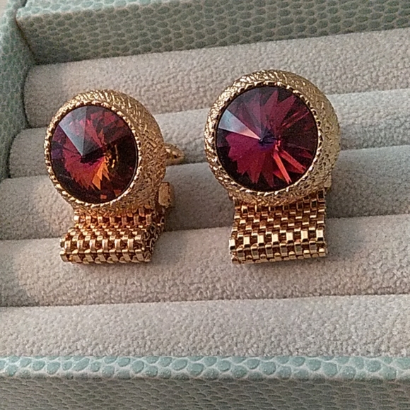 Other - 💥💥HP 11/16/19💥💥Gorgeous Mens Purple Cuff Links